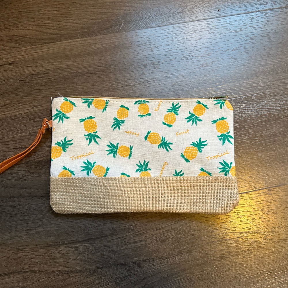 Pineapple clutch